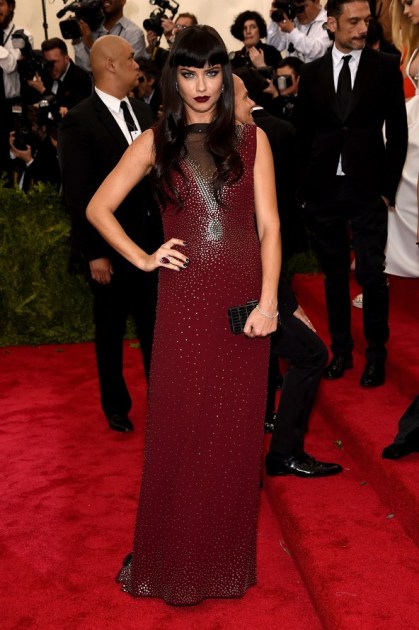 Adriana-Lima-Vogue-5May15-Getty__592x888