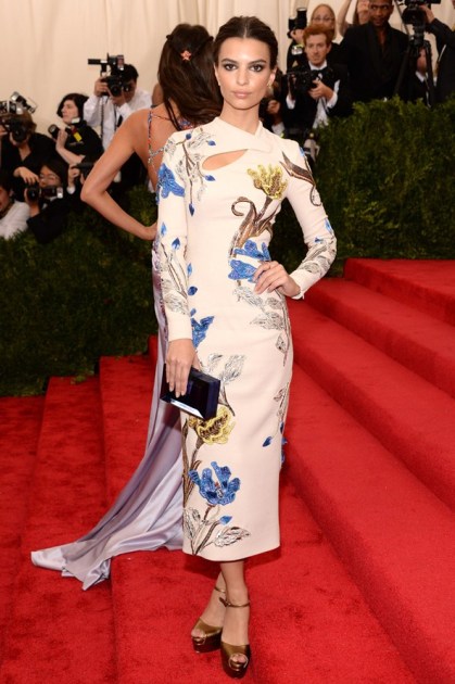 Emily-Ratajkowski-Vogue-5May15-Getty_b_592x888
